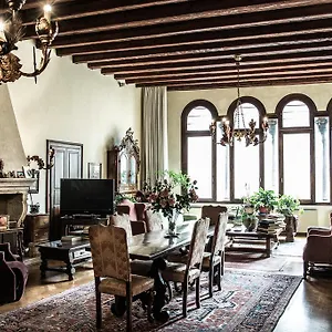 Apartment Palazzo Altinate - Note Di Piano, Padova